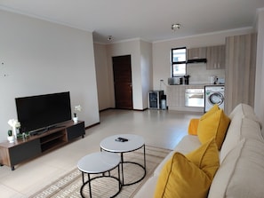 Apartment, 2 Bedrooms, Balcony | Living room - Success Management Airbnb (Johannesburg)