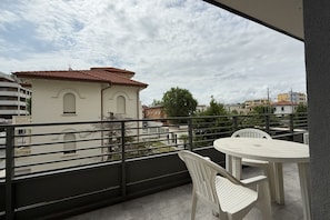 Outdoor dining - SE293 - Senigallia, two-room apartment just steps from the sea and the center of Senigallia. (Senigallia)