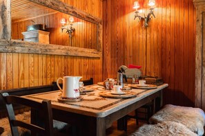 Dining - Penthouse with Monte Rosa Views, 3 Minutes from the Ski Lifts in Champoluc (Champoluc)