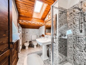 Bathroom - Penthouse with Monte Rosa Views, 3 Minutes from the Ski Lifts in Champoluc (Champoluc)