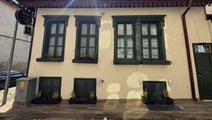 A building with three windows, a door, and a signboard. - Bem Lion Inn (Edirne)