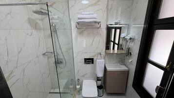 Phòng đôi Deluxe, 1 giường đôi | Phòng tắm