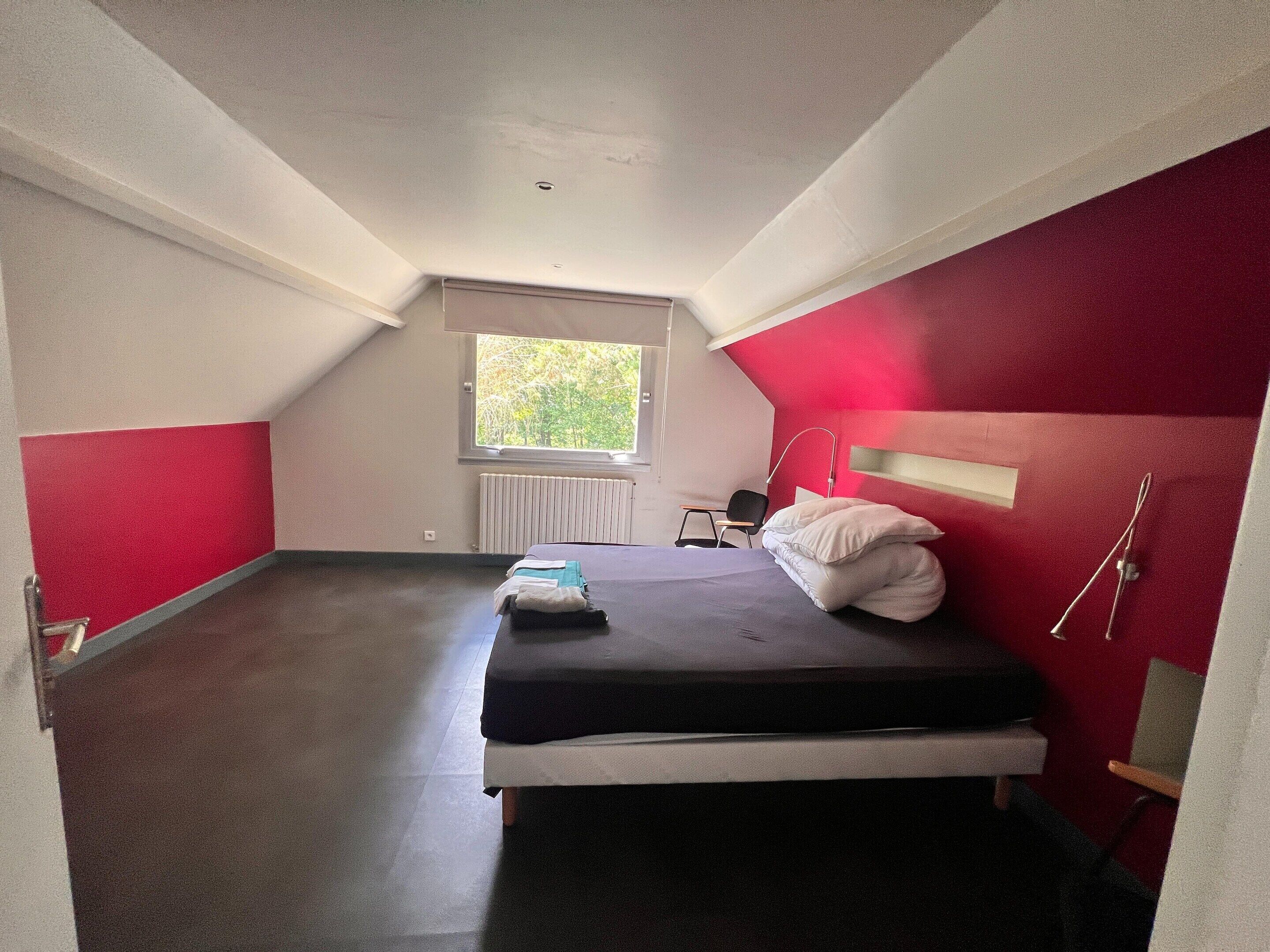 House | 6 bedrooms, individually furnished