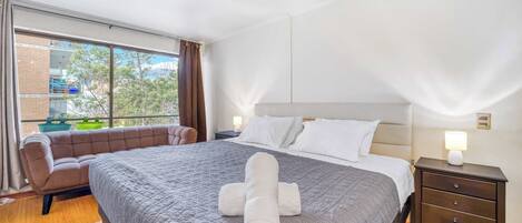 1 habitación, tabla de planchar con plancha, wifi y ropa de cama
