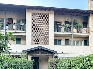 Exterior detail - MeLaChillo - Azzate, Lombardy (Azzate)