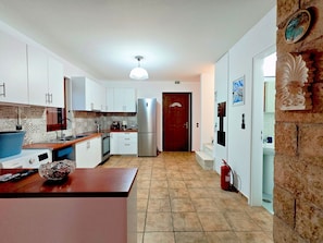 Private kitchen - Emmelia Stone Maisonette: Panoramic Sea View (Kalamata)