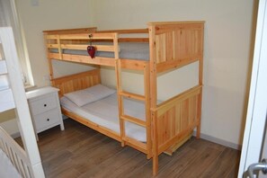 2 bedrooms, iron/ironing board - LA CASA DEL GUARDIA-Centro Veneto-Visiti Montagna, Mare, Lago di Garda e Città. (Lugo di Vicenza)
