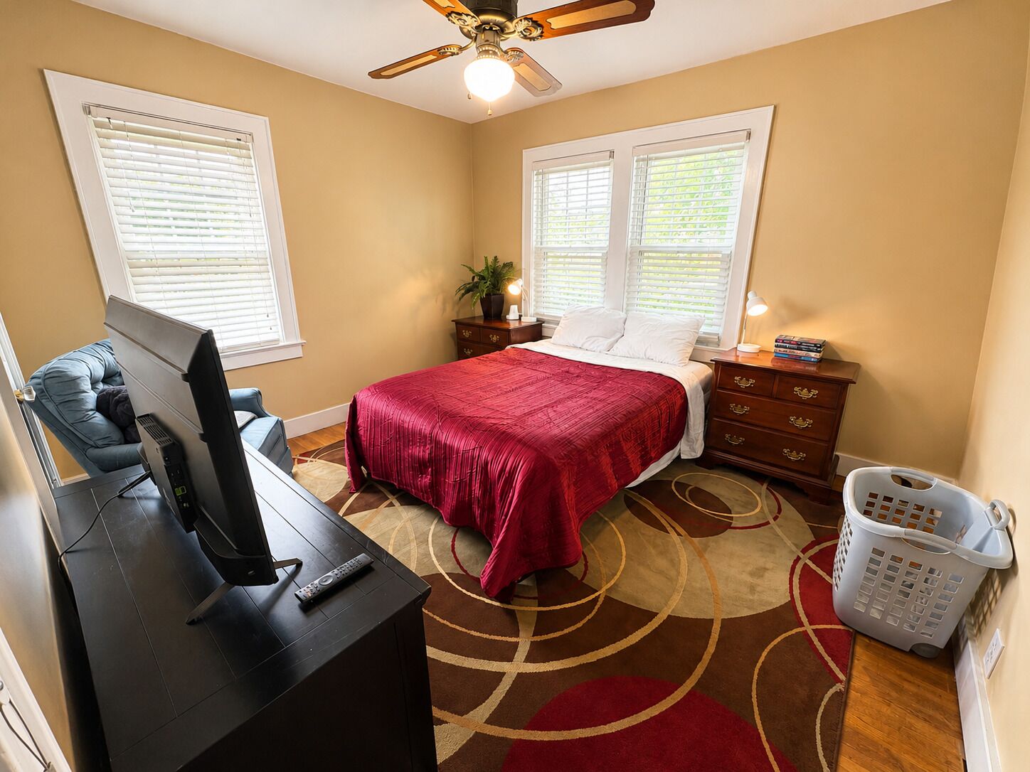5 bedrooms, WiFi, bed sheets