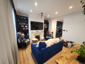 Living area - 2 Bedroom Flat & Additional Sofabed in Kings Cross (London)