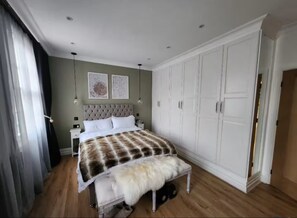 Iron/ironing board, WiFi, bed sheets - 2 Bedroom Flat & Additional Sofabed in Kings Cross (London)
