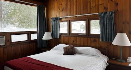 Cozy 1-bedroom hotel room, Hamilton - 309 Highline