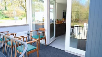 Tweepersoonskamer, uitzicht op stad | Buiten dineren