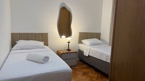 2 bedrooms, iron/ironing board, WiFi, bed sheets - Cozy Apartment - Copacabana/RJ 5min from the Beach (Rio de Janeiro)