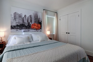 2 Schlafzimmer, Schreibtisch, Bügeleisen/Bügelbrett, Reisekinderbett