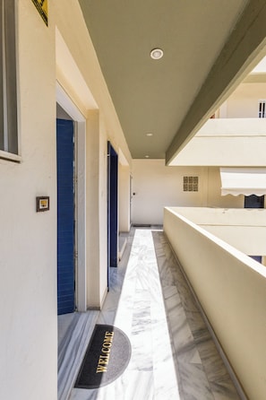 Exterior detail - Varkiza Beach Summerhouse | Athens Riviera (Vari)