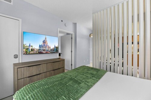 2BR Suite Near Universal w/ Pool & Gym