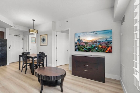 Interior - Pool View Suite Near Universal for 6 (Orlando)