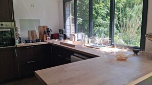 Private kitchen - Vrbo Property (La Rivière-Saint-Sauveur)