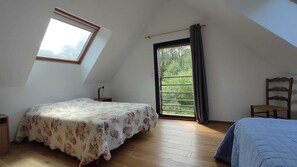 Room - Vrbo Property (La Rivière-Saint-Sauveur)