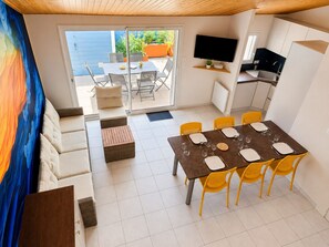 Dining - House for 6 people, Beach 150 m away, Terrace, Garage, Wi-Fi & Outdoor Shower (Saint-Hilaire-de-Riez)