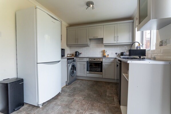Private kitchen - Barbridge Canal Holiday (Barbridge)