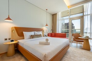 In-room safe, iron/ironing board, free WiFi, bed sheets - Charming Studio with a Skyline View Balcony, Easy Access to Main Roads (Dubai)