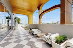 Terrace/patio - Modern condo with skyline views, rooftop pool & private balcony (Miami)