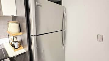 Apartment, 3 Bedrooms, Balcony | Private kitchen