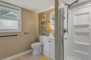 Hair dryer, towels, soap, toilet paper -  Group Getaway 5BR/2BA Lake Springfield Sleeps 12 Fire Pit & BBQ (Springfield)