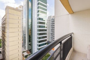 Property grounds - Heart of São Paulo: Concierge, Parking, Swimming Pool and Gym (São Paulo)