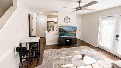 The Crestline Stay | Hoover Townhome 2BR U4