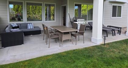 Bright, new and quiet suite that is pet friendly.