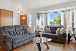Smart TV - Huckleberry Corner | Quick Drive to Lakes! (Hayden)