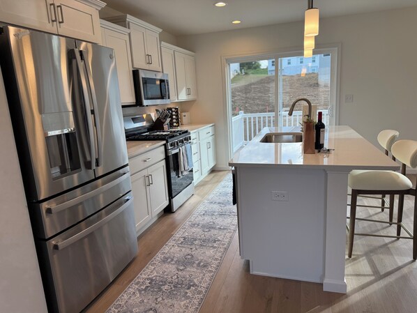 Coffee/tea maker, fridge, microwave, oven - 13 min to Stadium, Arcade Games, Deck (Bellefonte)