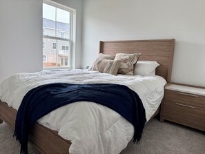 3 bedrooms, iron/ironing board, travel cot, free WiFi - 13 min to Stadium, Arcade Games, Deck (Bellefonte)