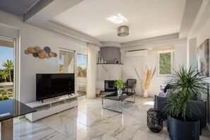 Smart-TV, Kamin, DVD-Player, Videothek