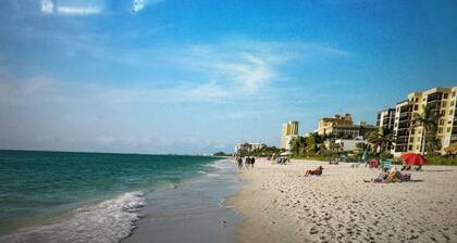 Superb Beach Front Resort with 2 bedrooms and 2 bathrooms