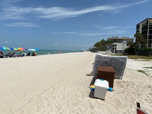Beach - Superb Beach Front Resort with 2 bedrooms and 2 bathrooms (Naples)