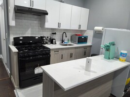 Coffee/tea maker, electric kettle
