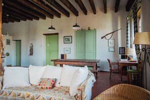 Living area - Vrbo Property (Mauges-sur-Loire)