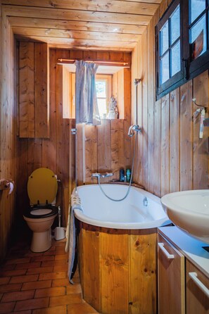 Bathroom - Vrbo Property (Mauges-sur-Loire)