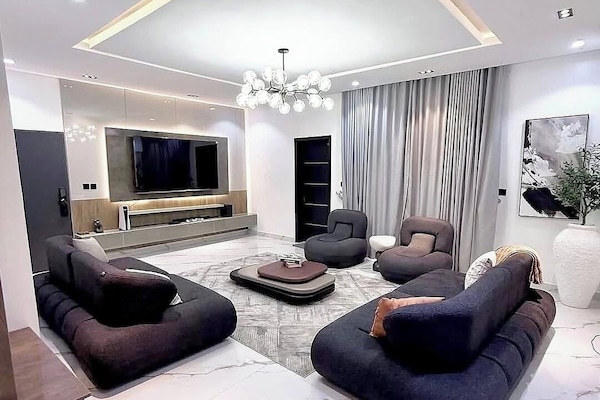 Deluxe Apartment, Balcony, City View | Living area