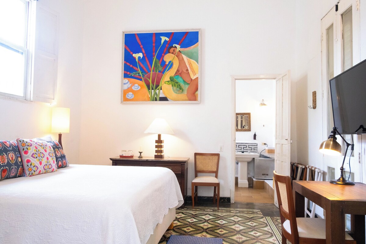 Deluxe Room | In-room safe, desk, laptop workspace, WiFi (free)
