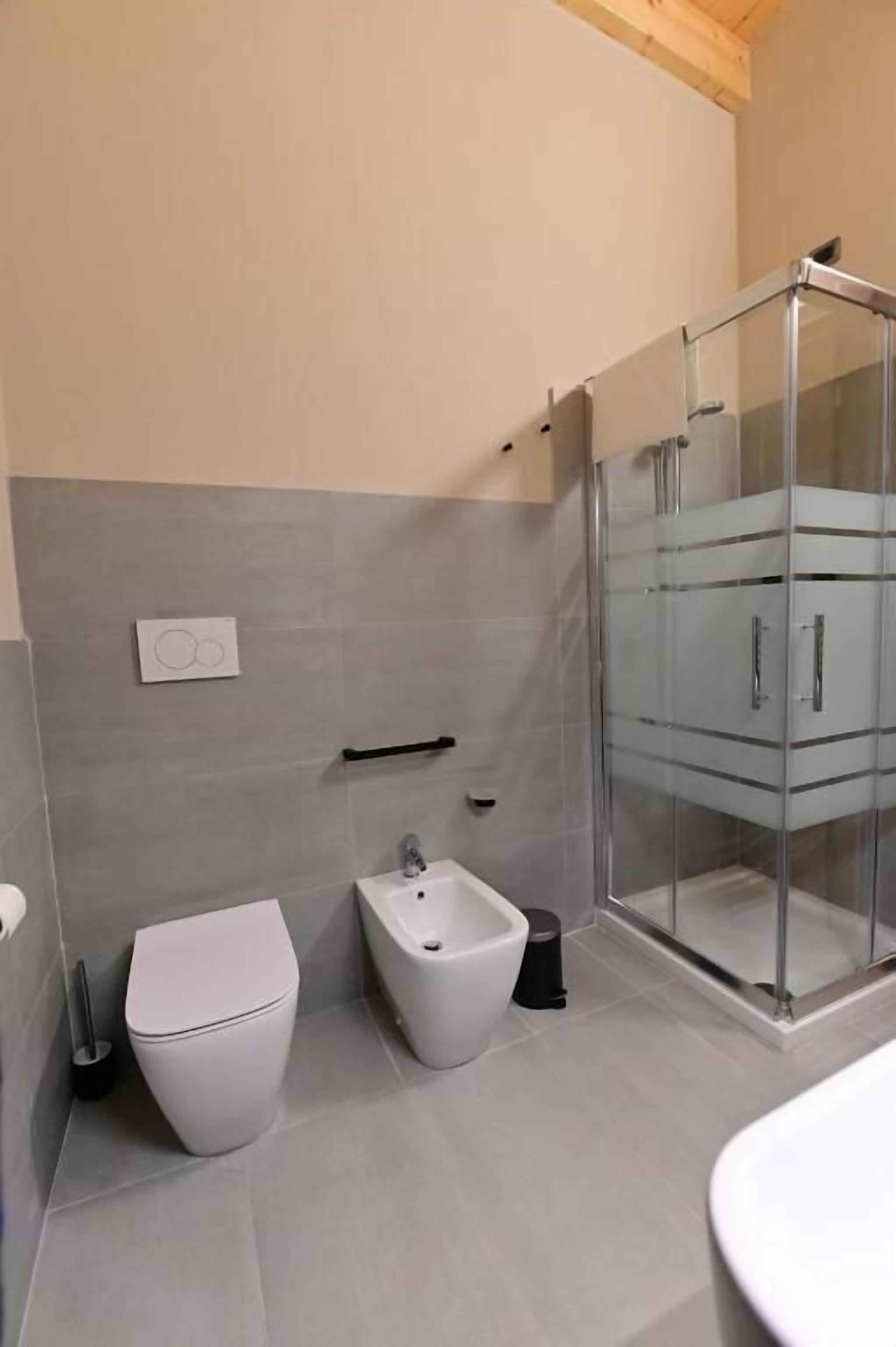 Chambre Quadruple Standard | Salle de bain