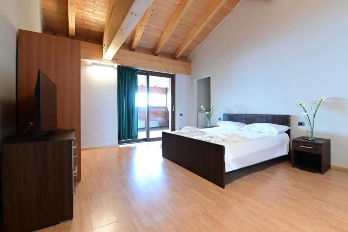 Habitación cuádruple superior, balcón, vista al mar | Wifi gratis