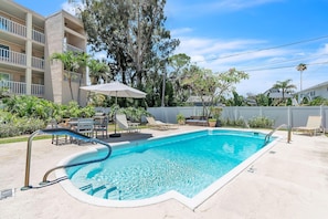 Apartment, 1 King-Bett (Shalimar 302) | Pool | Beheizter Pool