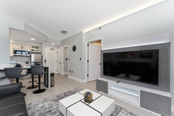 Staysky Suite Near Universal Pool & Parking - Orlando, FL