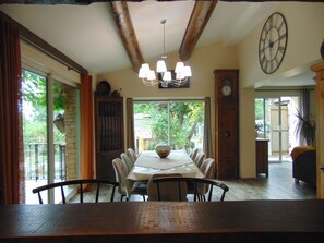 Dining - House for 8 people with a pool: "A Provençal Getaway in the Shade of the Mulberry Tree" (Revest-Saint-Martin)