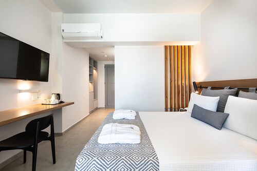Superior Double Room with Swim-up Sharing Pool - Sea View