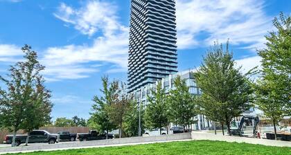 Luxury 2BR+Den Getaway and Free Parking Near Airport